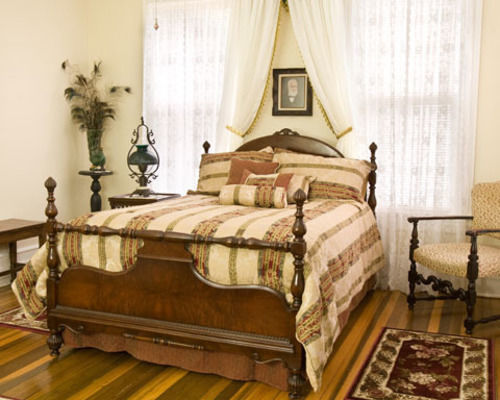 Bed and Breakfast The Historic Morris Harvey House Фейетвилл Номер фото